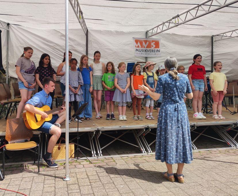 Auftritt Kinder U. Jugenchor Dorffest 6.24