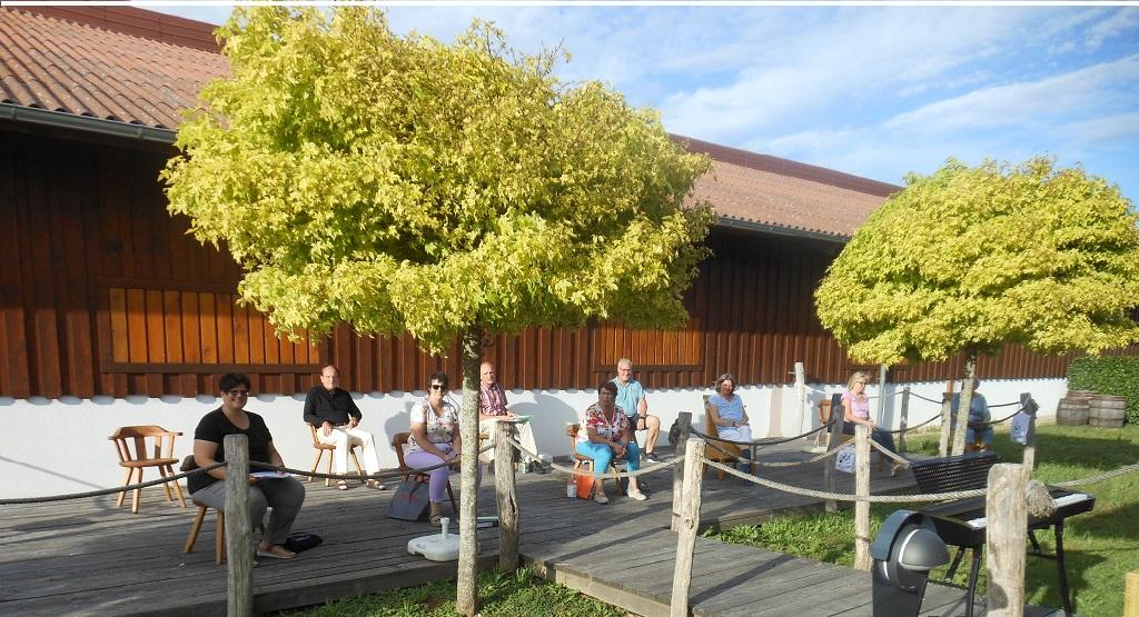 erste Chorprobe im Freien beim Hof-Cafè Bampi