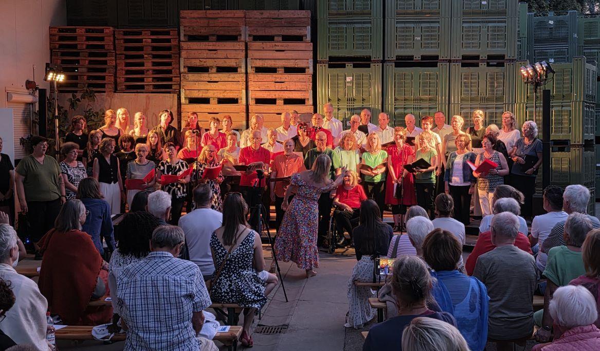 Serenade 2026, Schlußlied mit allen Chorgruppen